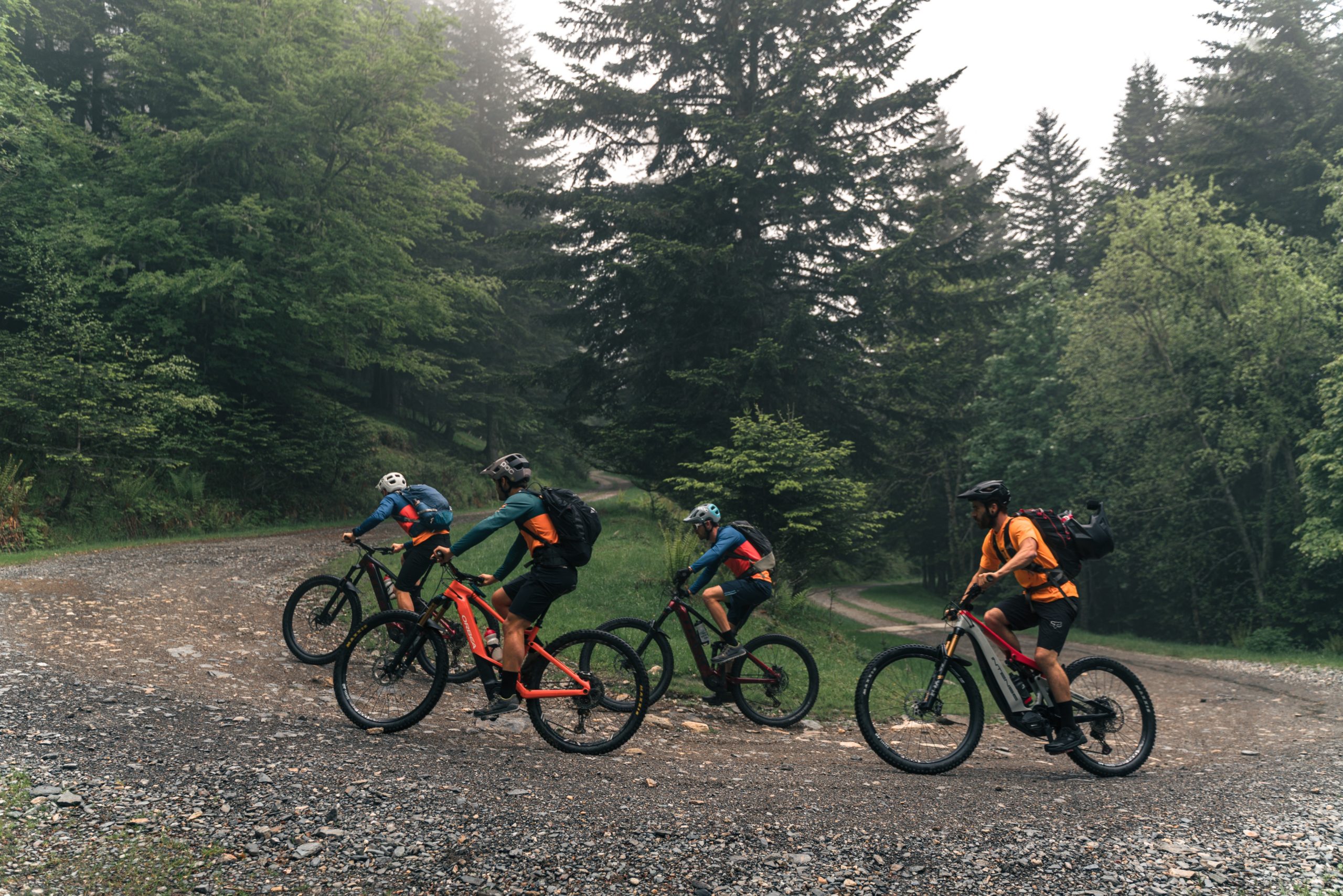 ApperStudio_cyclotourism_agency_val_daran_20